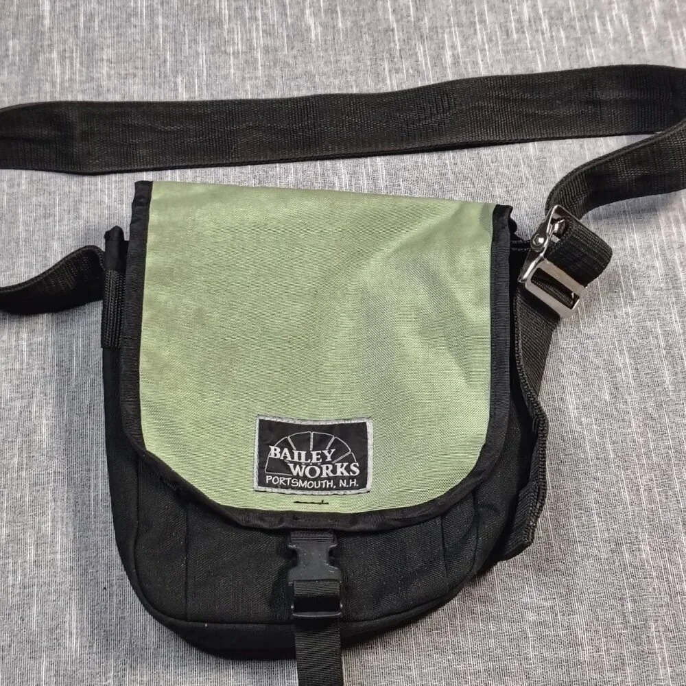 VINTAGE Bailey‎ Works Backpack Messenger Bag Crossbody Book Laptop XS USA Green
